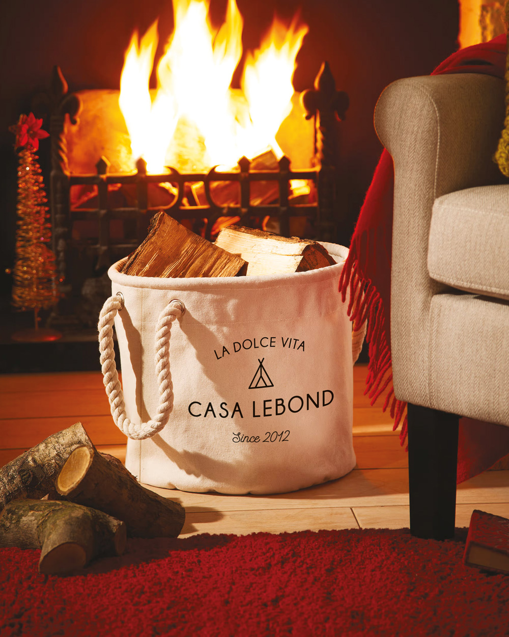 Nouveauté à l’atelier… et déjà en promo (oui oui, on fait ça nous aussi parfois) ✨
Le sac à bûches personnalisé vient d’arriver : pratique pour transporter le bois sans en mettre partout, joli pour rester dans une maison bien cosy, et personnalisable avec le texte de ton choix.
Bref, l’accessoire parfait pour les soirées plaid + cheminée + chocolat chaud (team cocooning bonjour).
Disponible dès maintenant, quantité limitée… et prix déjà soldé 👀🔥
#luzetnina #nouveauté #maisoncosy #cheminée #decohiver #cocooning #cadeaupersonnalisé #accessoiremaison #madeinfrance #personnalisation