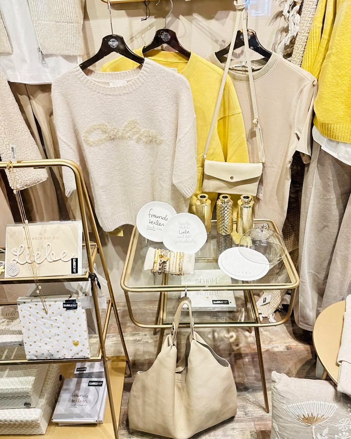 Calm & cozy. 🧘♀️
Unsere Öffnungszeiten:
Montag-Freitag 9 - 18 Uhr
Samstag 9 - 17 Uhr
@cube_baden
—
Hier findet ihr uns:
CUBE‘S M2 Rathausgasse 8, 2500 Baden
CUBE‘S M³ Rathausgasse 12, 2500 Baden