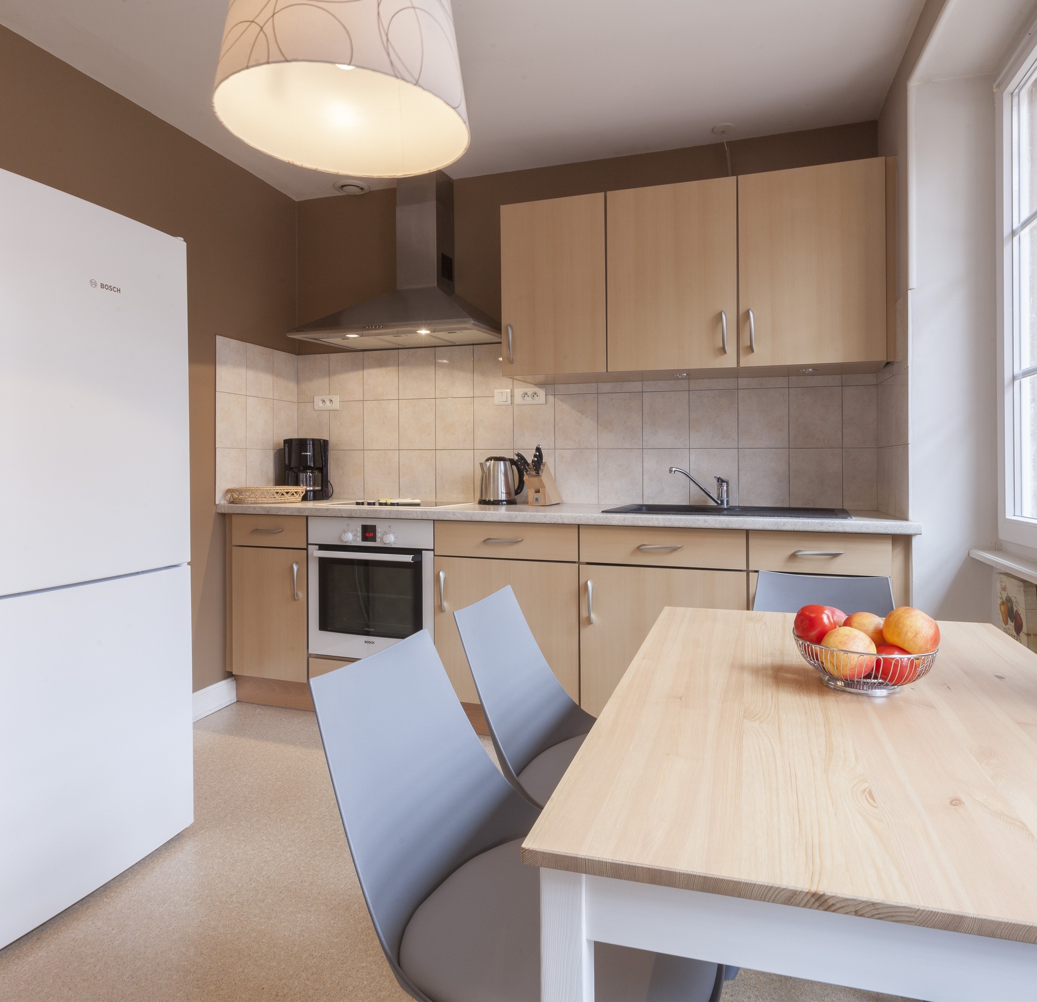 Notre gîte Charlotte pour 2 personnes est un véritable havre de paix. 🏡💕 Conçu pour offrir confort et intimité, c'est l'endroit idéal pour une escapade en amoureux ou un séjour tranquille. Détendez-vous dans ce cocon cosy après une journée d'aventures en Alsace. 🍷✨ #gites #alsace #wine #winery #oenotourisme