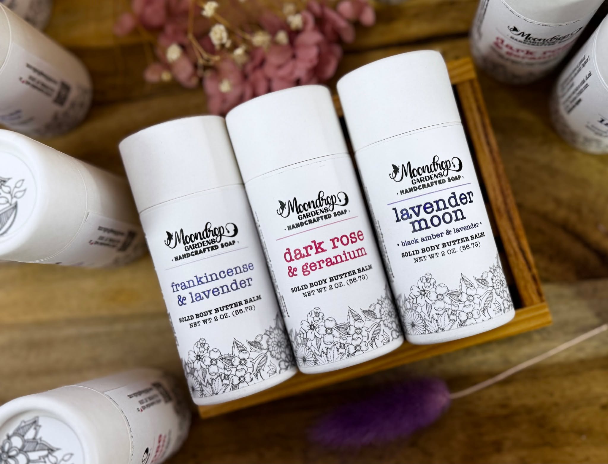 ✨ Back by Popular Demand! ✨
Keep your skin soft and nourished with our Body Butter Balm Sticks. 🌿🧈
Available in three varieties:
Geranium Rose & Dark Patchouli 🌹🖤
Lavender Moon 💜🌙
Frankincense & Lavender 🌿💜
Rich plant butters and oils melt on contact, making them perfect for hands, elbows, knees, or anywhere your skin needs a hug.
Travel-friendly and perfect for gifting, too!
SHOP OUR WEBSITE: www.MDGsoapStudio.com
#BodyButterStick #HandcraftedSkincare #MoisturizeYourSkin #PlantButters #NaturalBodyCare
#MoondropGardens #VeganBeauty #PhthalateFree #SelfCareRitual #TravelFriendly
#SmallBatchSkincare #EcoFriendlyBeauty #SoftSkinEveryday #WinterSkinCare #SkinLovers
#BackByPopularDemand #WinterEssentials #LuxurySkincare #ButterBalm #GlowingSkin