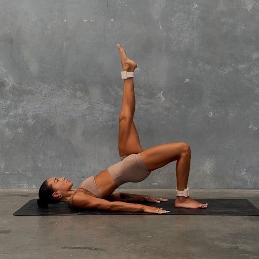 Building strength from the inside out 🤍
#FormAndFlow #PilatesTechnique #MovementQuality #PilatesFocus #BodyAlignment #ThePilatesEffect
@shenell.petterson @jessicamarkgraaff @conanwicofitness
📷 Photo credits: Pinterest