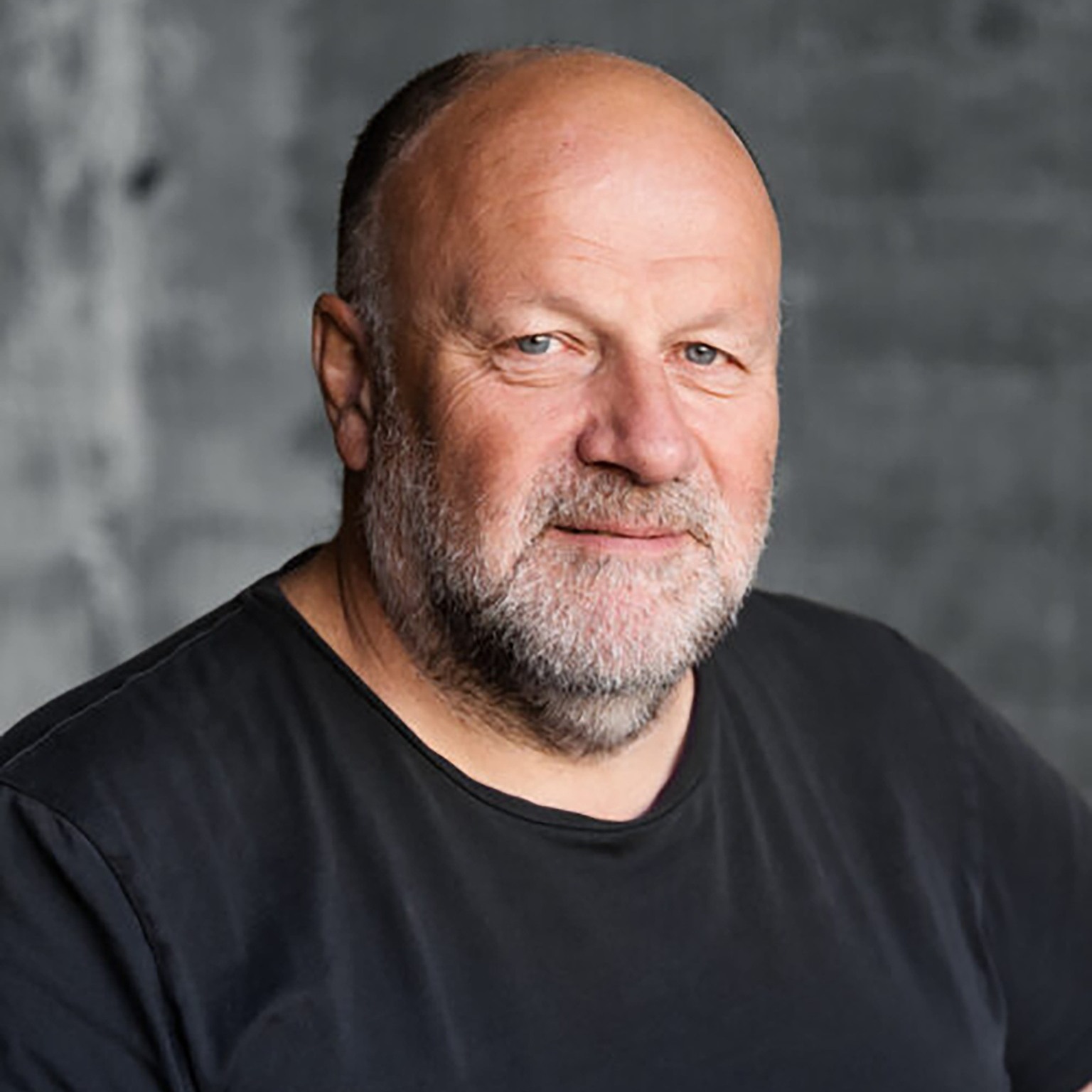 – Det er de dumme som gjør det best innen eiendom!
😎Et av mange sitater fra Ivar Koteng. Eiendomsbaronen kommer til Støren og konferansen Næringsløftet 5. februar.
📈Hva kan han lære oss om vekst og utvikling, og hvilke muligheter ser han for næringslivet i Midtre Gauldal?
Koteng skal både holde foredrag og sitte i paneldebatten denne dagen.
🫵 Dette kan du ikke gå glipp av! Meld deg på nå!
👉spirher.no
@kotengivar