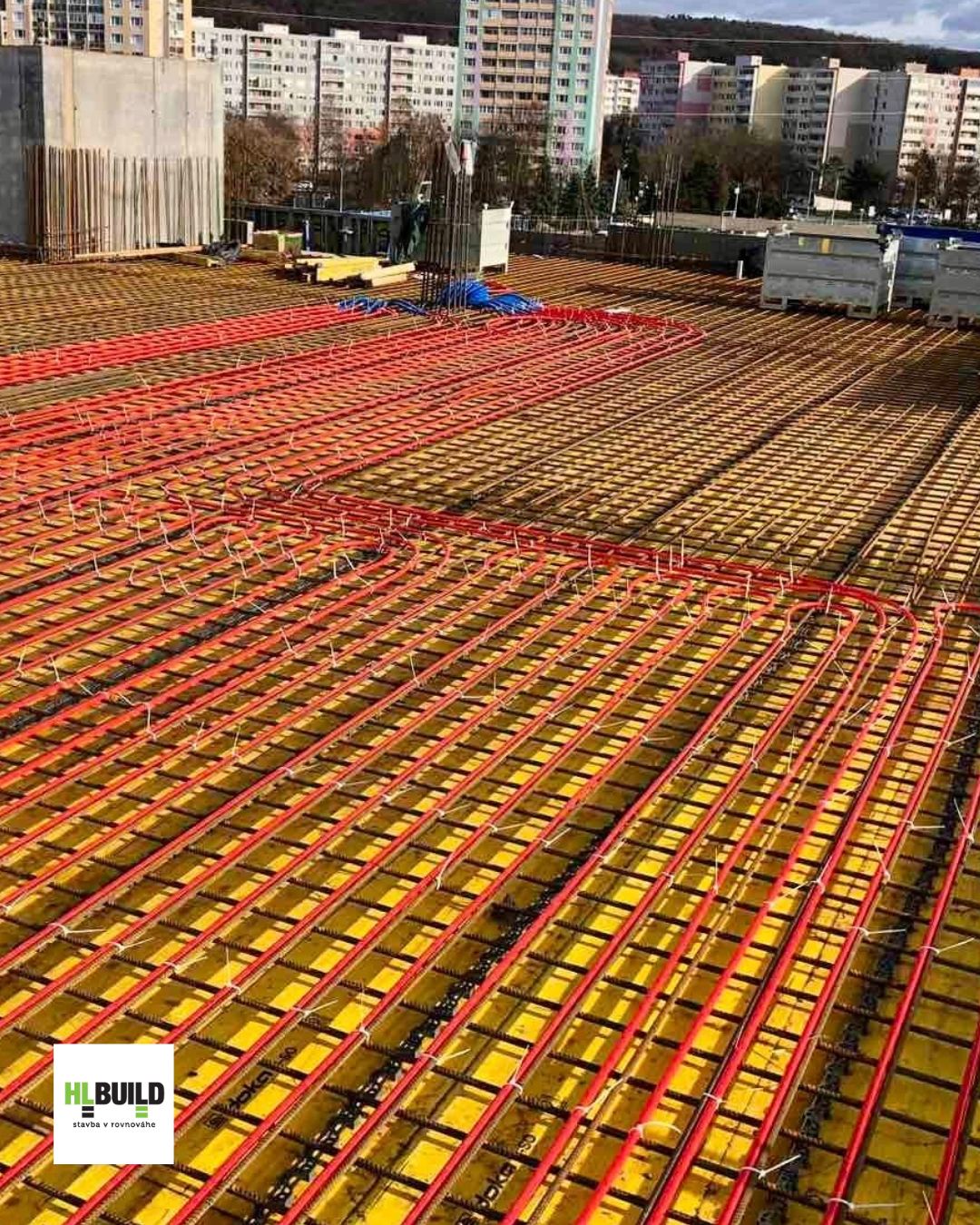 ... veď tu by sa dali hrať aj piškôrky 😉
.
.
#hlbuild #stavbavrovnovahe #build #stavby #rekonstrukcie #building