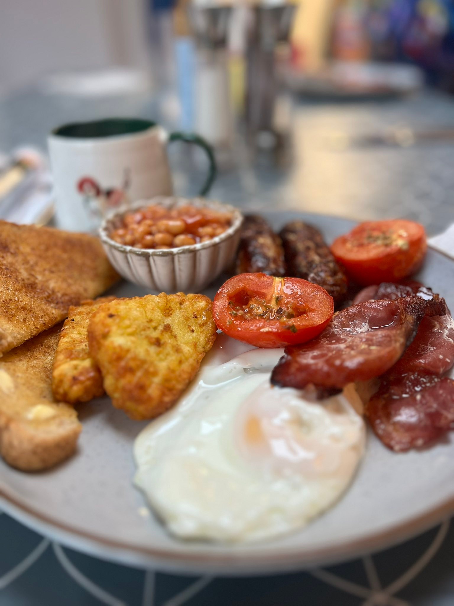 Birthday breakfast 🍳 and yummy treats 😋