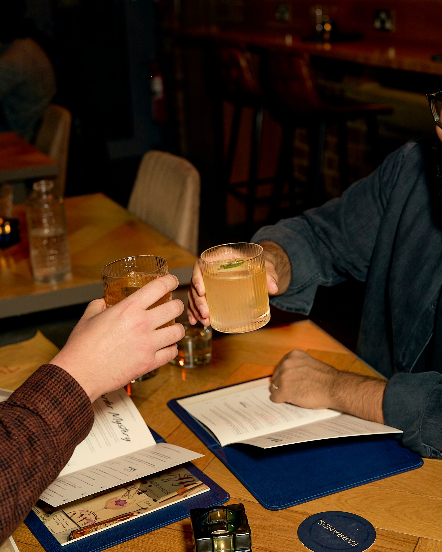 Cosy tables, a busy bar and drinks made with care 🥃
The kind of place where you come for one and realise the night’s got away from you a little.
Good playlists, friendly faces behind the bar and plenty of reasons to stay for another!
#FarrandsBar #LeedsCocktails #LeedsBars #CocktailsInLeeds #OutInLeeds
