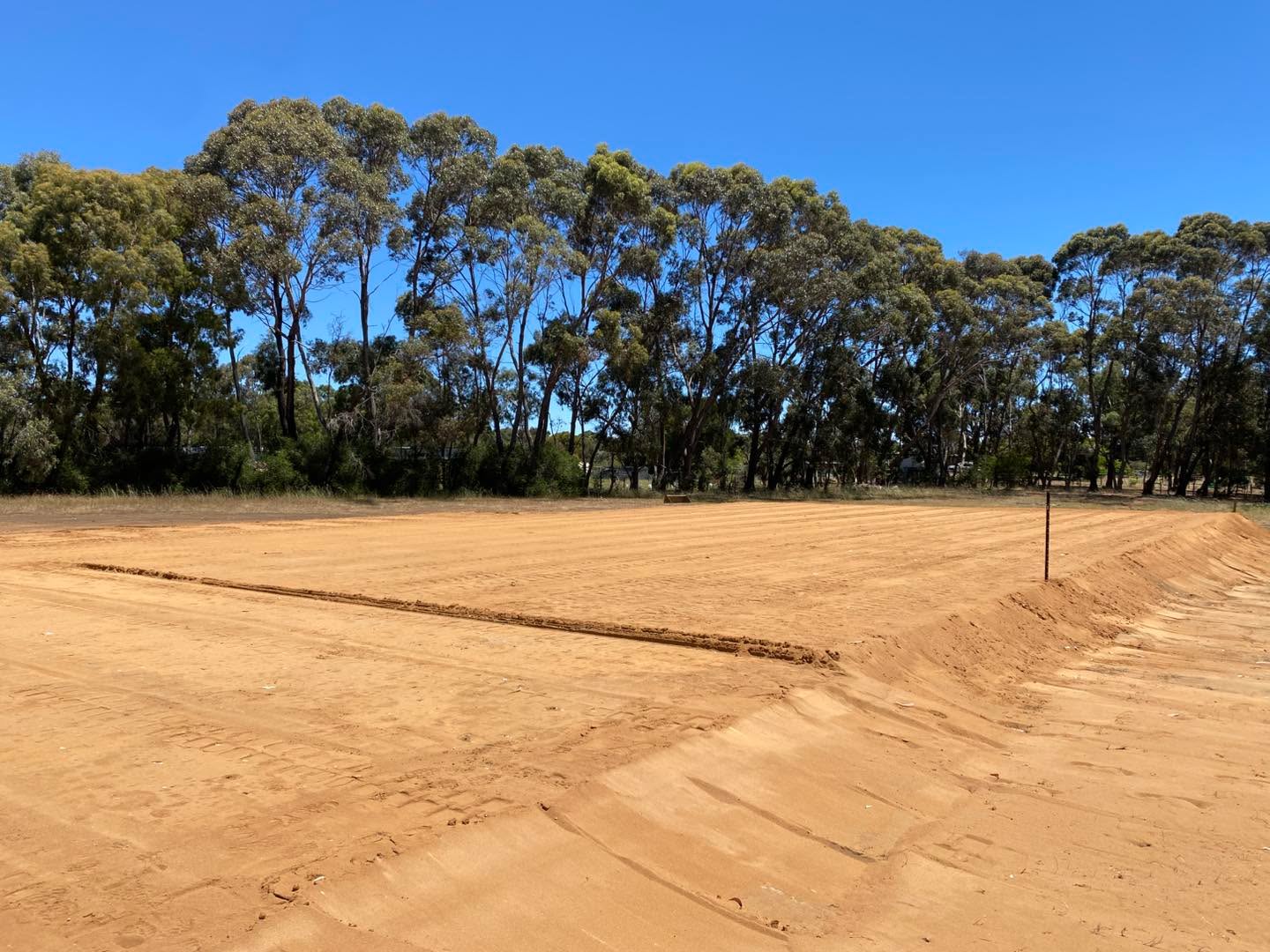 House sand pads done right in the Margaret River region, WA.
Accurate levels, proper compaction, ready for your build.
Send your plans through for a quote. 👊