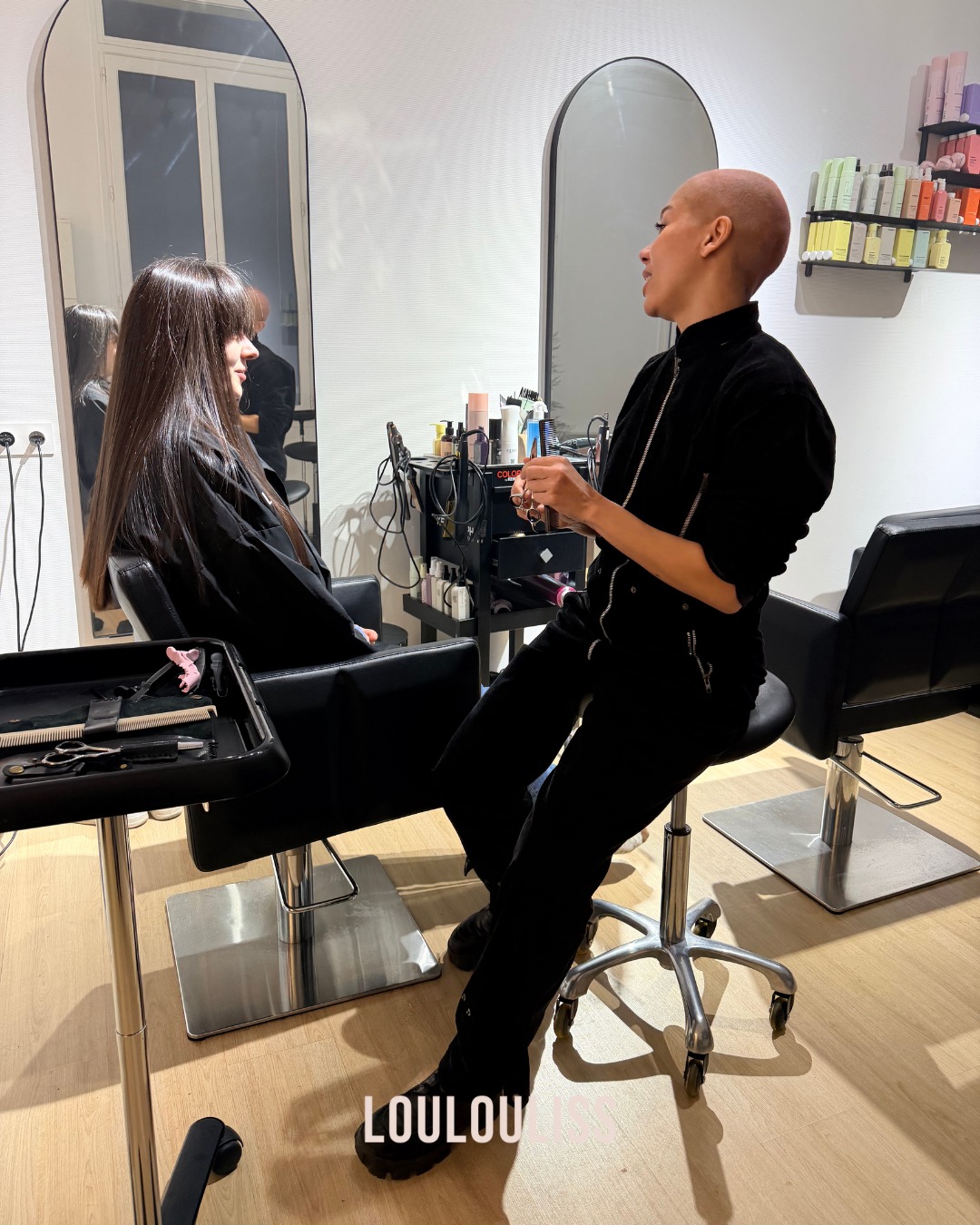 Chez Loulouliss, tout commence par un diagnostic
Parce que chaque chevelure est unique, nous prenons le temps d’analyser vos cheveux avant chaque soin.
Le secret d’un résultat parfait ✨
#DiagnosticCapillaire #SoinSurMesure #Loulouliss