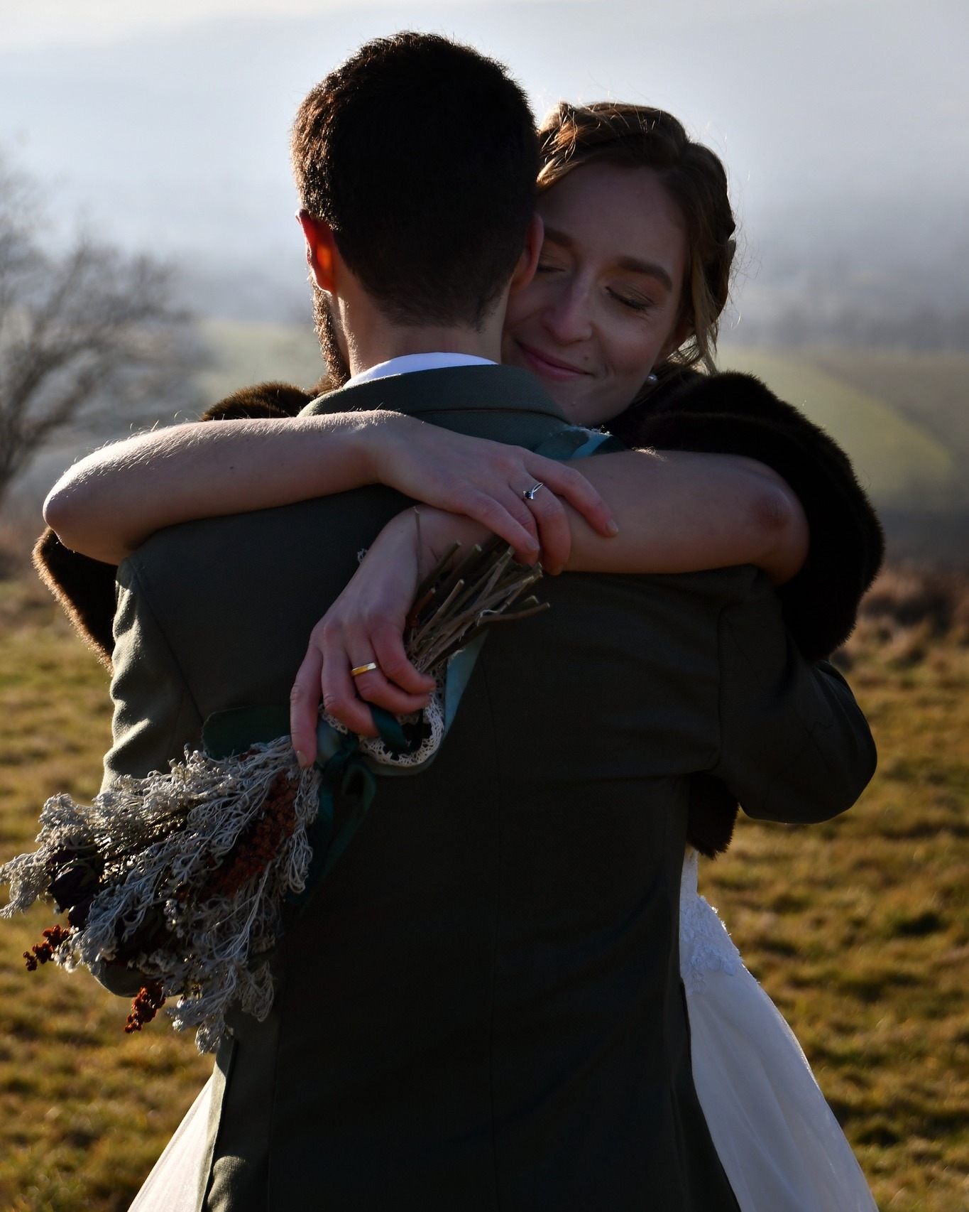 Un mariage d'hiver vous tente ? Vous auriez bien raison ! Certains domaines proposent des tarifs réduits et vos photos auront un autre rendu, plus chaleureux.
La lumière est souvent douce et si vous êtes chanceux, vous pourriez avoir des flocons de neige !
Alors prêts ?
--------------------
Infos/Résas:
ateliercerfvolant@gmail.com
06.11.32.26.04
Loire / Rhône / Haute-Loire
#weddingphotography #weddingdayphoto #weddinginspiration #mariage2026 #mariage2027 #mariagesaintetienne #mariageloire #mariagerhone #mariagerhonealpes #photographemariagesaintetienne #futurmariee #weddingday