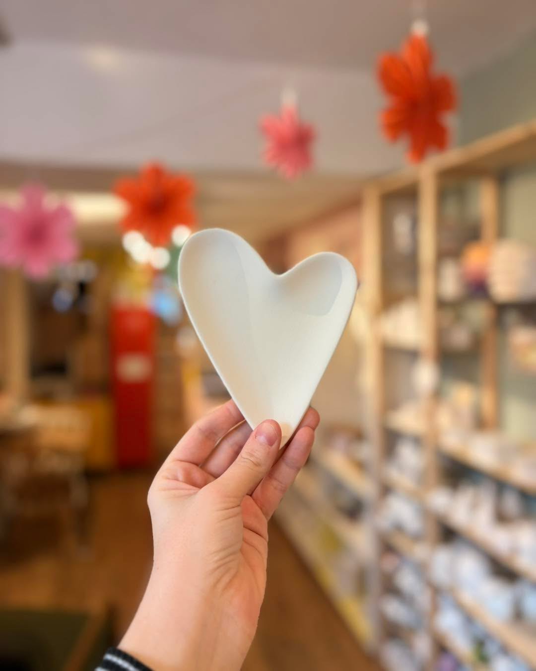 Painting for your Valentine? 💕
We’ve got you covered 🤍
Our turnaround is just 7–10 days right now, so there’s still plenty of time to paint a sweet little heart trinket dish in time for the big day 🖌️✨
Something handmade, thoughtful and totally one-of-a-kind 💘
Perfect for Valentine’s… or a little self-love gift too 👀
Book online for pottery painting 💕
#ohhappyglaze #happyglazepottery #potterypainting #valentinesgiftideas #paintyourown
