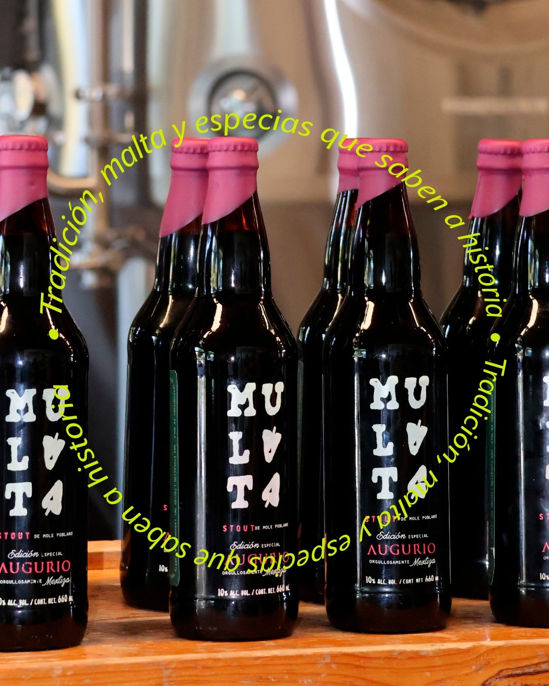 ● M U L A T A ● Orgullosamente mestiza... 🌶 👉 660 ml de pura sangre poblana. Encuéntrala en Cervecería Cholula, Augurio e Intro.