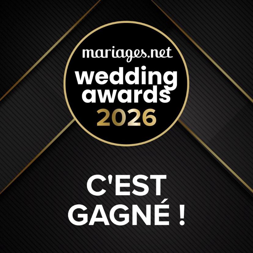 Cette année, nos entreprises :Tandem Créateur d’événements et Pokoloa Traiteur - Location de vaisselle ont toutes les deux reçu le Wedding Award 2026, une récompense basée uniquement sur les avis de nos clients.
Il y a 5 ans, ces projets naissaient avec beaucoup d’envie, de travail, de doutes parfois… mais surtout avec une détermination sans faille.
Aujourd’hui, cette distinction nous rappelle pourquoi nous faisons ce métier : pour créer, pour partager, pour accompagner, et surtout pour satisfaire pleinement celles et ceux qui nous font confiance.
Nous sommes fières du chemin parcouru, fières de nos entreprises, et profondément reconnaissantes envers nos clients pour leurs mots, leur soutien et leur fidélité.
Si cette aventure nous a appris une chose, c’est que chaque femme peut devenir ce qu’elle a envie d’être, à force de travail, de passion et de persévérance.
Merci à tous ceux qui font partie de cette belle histoire 🤍
