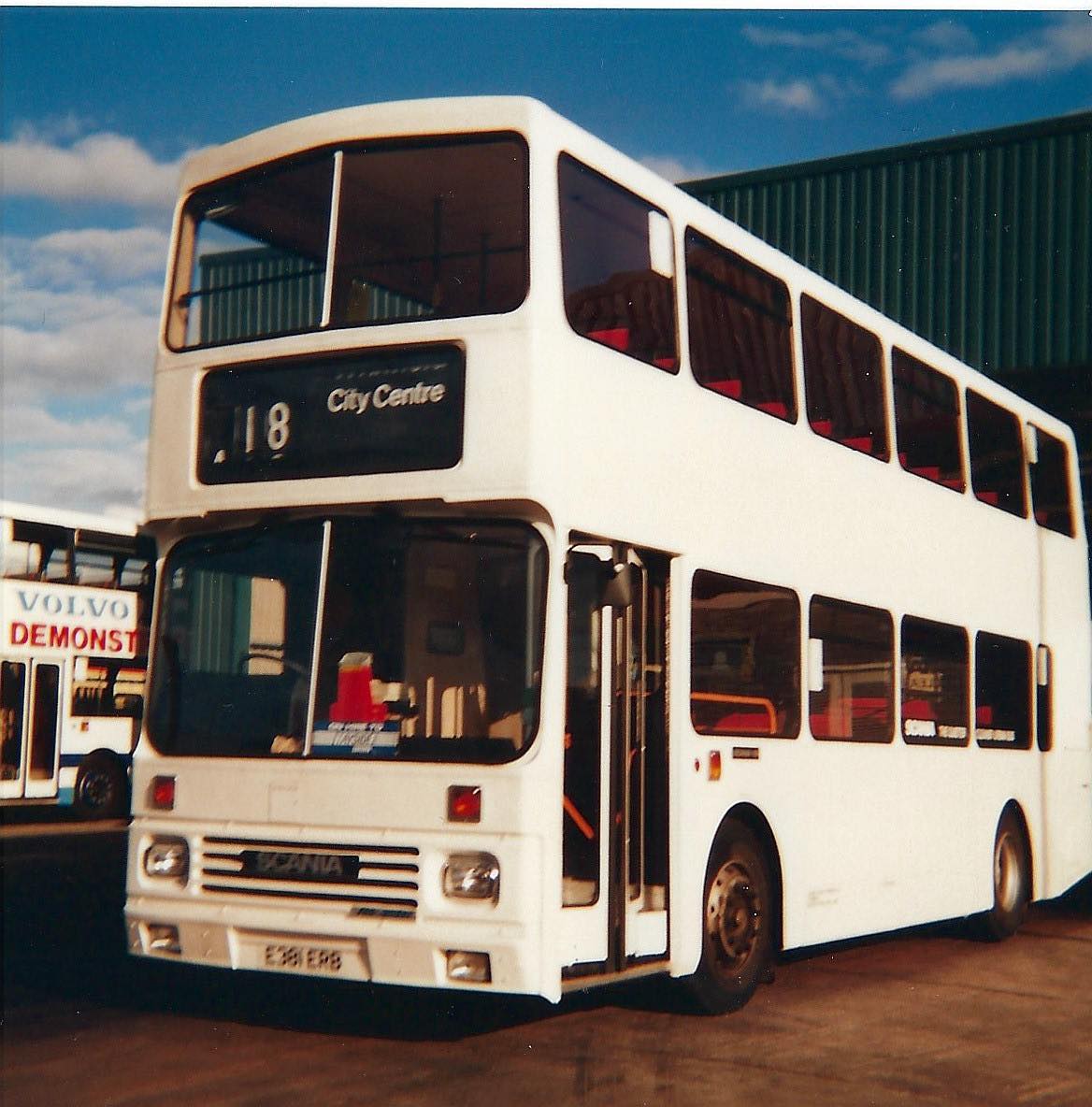 🚌🕰️ Today’s archive image shows a Scania double decker on loan to Tayside, Registration E381ERB, captured nearside at East Dock Street depot.
Displaying Route 18 to the City Centre, the photograph reflects a time when loaned vehicles played an important role in maintaining services during periods of fleet change and expansion.
The museum is now open from 10am to 4.30pm, Friday to Monday!