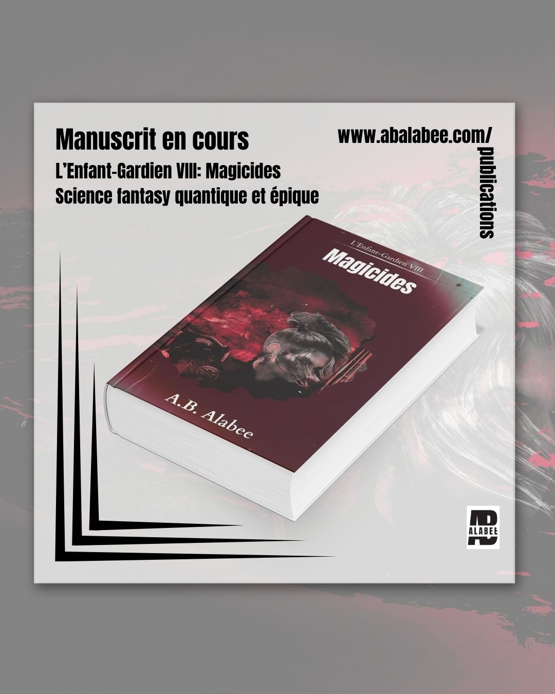 Mise à jour manuscrit en cours - fiction quantique
1e Extrait livre - l’Enfant-Gardien VIII : Magicides, un roman de Science Fantasy par A.B. Alabee
Événement quantique 1.368 : Améthyste
En mer, 17 itak 586
Mes coudes appuyés au bastingage, mon regard perdu sur la rive qui sort à peine de la brume matinale, j’essaie de ne pas penser à ma dernière visite dans ces eaux si paisible sous ce pâle soleil. Parmi la flottille disparate de voiliers de tout tonnage, nos six vaisseaux aux pavillons verts sont ancrés devant le col de Bao, le passage vers Jion et le chenal du grand courant équatorial qui nous conduira à Magador. Les plaisanteries des matelots qui viennent de remporter cinq défis contre mes compagnons me ramènent vers cette nuit où Tessey et moi avions dû sauter dans la mer pour nous enfuir du bateau des pirates.
Jadis, comme maintenant, nous attendions notre tour pour traverser le goulot vers Jion. Nous avons plongé dans les eaux sombres avec pour seule bouée un baril. Je souffrais toujours des mauvais traitements des pirates et m’accrochai au baril pour laisser Tessey me tirer jusqu’à la baie de Bao, le village qui s’anime d’ailleurs puisque les goélettes des pêcheurs rentrent au port. Je frissonne pour chasser ma mélancolie, mais elle revient au galop.
Je n’irai pas à Bao aujourd’hui. Je ne passerai pas une journée mémorable avec Tessey sur le voilier que nous avions emprunté pour continuer notre fuite par la mer. J’essaie de le contacter, mais me heurte à ce silence qui m’angoisse à chaque tentative pour le retrouver dans notre espace fusion. Ma seule consolation : si les vents se montrent favorables, je le verrai dans deux jours.
Raly me bouscule d’un coup de hanche contre ma cuisse et enroule son bras au mien.
— Ton remède contre le mal de mer est génial !
Son sourire contagieux chasse mes pensées moroses. Je lui retourne son coup de hanche :
— Si tu m’en avais informé avant notre départ, tu n’en aurais pas souffert.
À suivre sur la page exclusive des explorateurices ancilians ou dans deux semaines.
#abalabee #sciencefantasy #extraitlivre #quantumfiction #manuscritencours