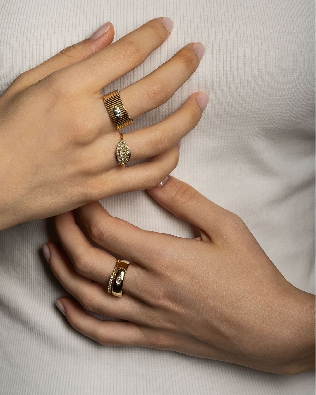 Shades of diamonds, crafted by hand.
#fotinipsarouli #fotinipsaroulijewellery #finejewelry #handmadejewelry #rings