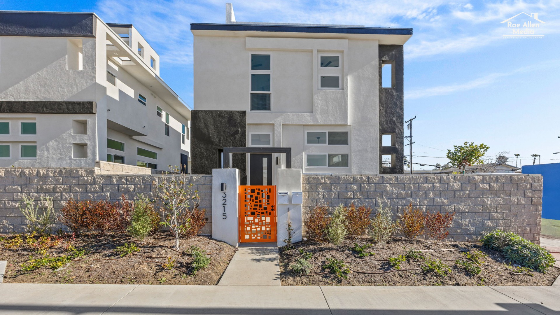 Brand new. Ocean views. Detached ADU. 🌊
This San Clemente home gave us everything buyers respond to, bright interiors, modern finishes, balconies, and a rooftop deck made for sunset shots. Add a separate ADU with its own views, and the value is instantly clear online.
Listings like this deserve visuals that sell more than features. They sell lifestyle.
Listed by Sean Toohey | @sean.toohey
Nara Advisors | DRE #02172754
📞 949-613-1674
Book your next shoot with us
📧 linda@raeallenmedia.com
📞 (951) 444-5424
#RaeAllenMedia #CoastalHome #SanClemente #SoCalRealEstate