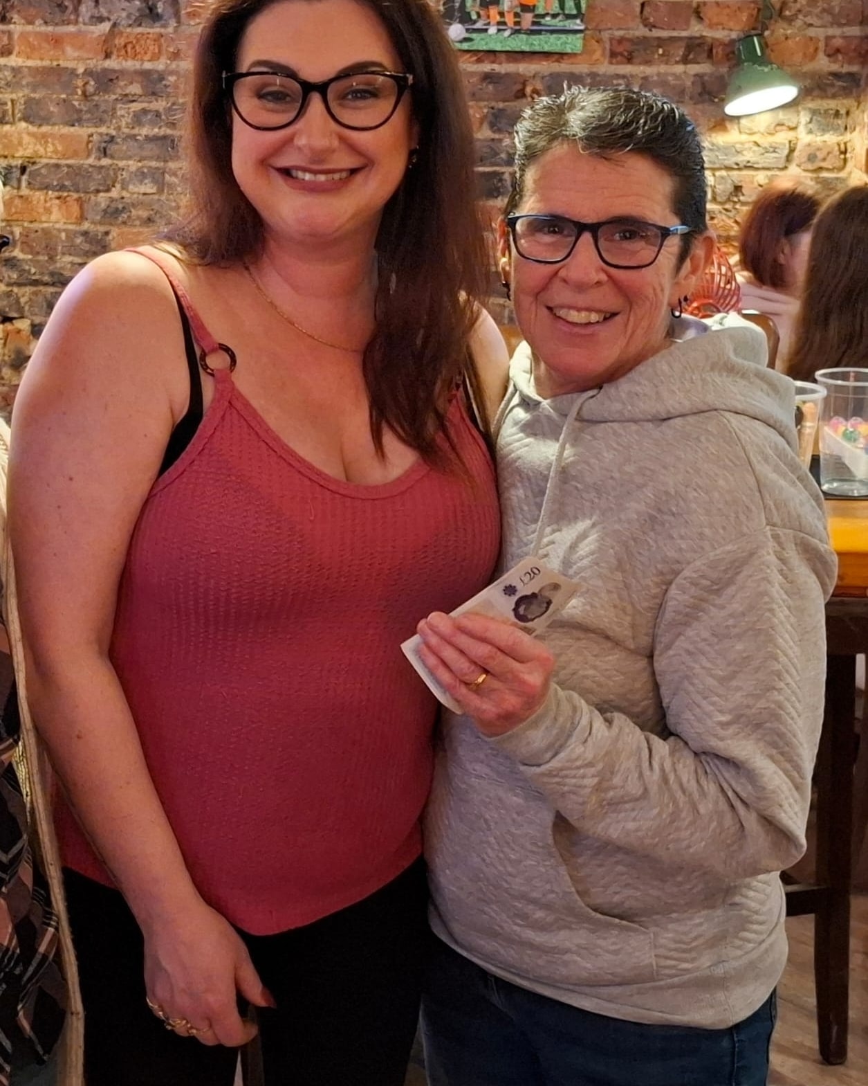 A huge thank you to Anna and her team from @the_chapelbar in Battle who continue to support us and the work we do.
We had a great night
last night as they had organised a fundraising charity bingo. The event was really well organised and a great time was had by all, as well as raising £165 for Hollyview.
Their fundraising helps us to help the animals - we are so very grateful. Thank you x