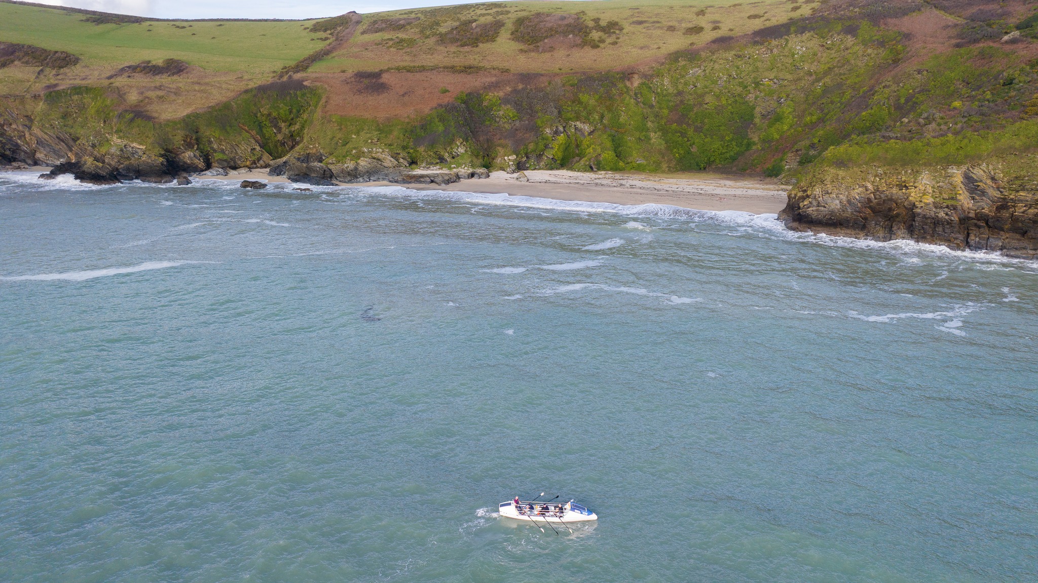 A few stills from a winter training row with @sea_change_atlantic, captured last month along the Cornish coast from Fowey to Lantic Bay ššø
These images were taken during one of their cold-water training sessions as they prepare for an incredible challenge - rowing 3,200 miles across the Atlantic Ocean in The @atlanticdash 2027.
Four ordinary blokes from the South West, taking on something properly extraordinary to raise funds for @parkinsonsuk and @axminsterandlymecancersupport, while championing the benefits of Blue Health and time spent at sea.
If you missed the drone video from this session, take a look š https://youtu.be/KzPg5LTzosE