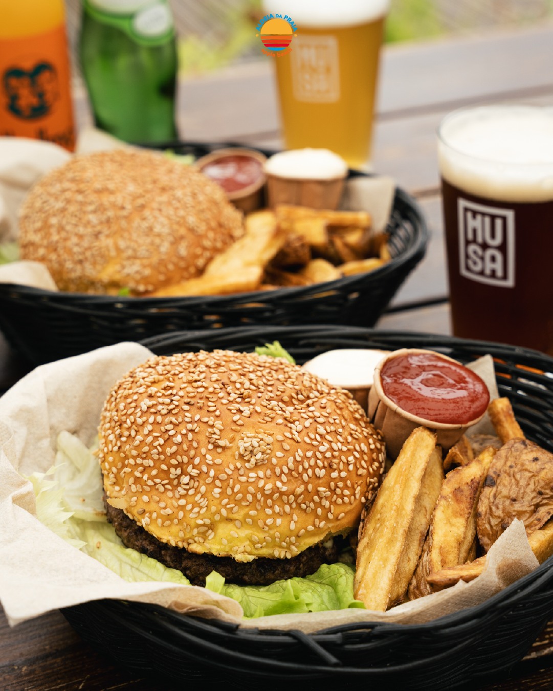 🇵🇹@burgers_na_aldeia está pronto para mais um dia com tudo.
🇬🇧 @burgers_na_aldeia is ready to serve it all.
#AldeiaDaPraia #HamburgerTime #ComerNaPraia