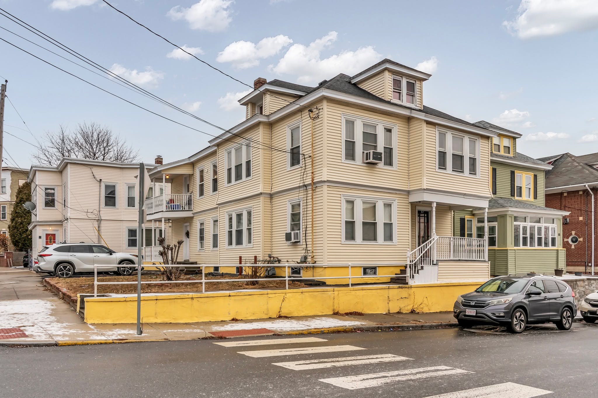 Have a look at this two-family on Brookfield St in Lawrence. Sunny rooms, hardwood floors, 7 bedrooms, and a paved driveway with off-street parking. Shot for the amazing @kenniamejiarealtor. Loved capturing this.
.
.
.
.
.
.
.
.
#LawrenceHomes #MassachusettsRealEstate #MultiFamilyLiving #RealEstatePhotography #JMRealEstatePhoto