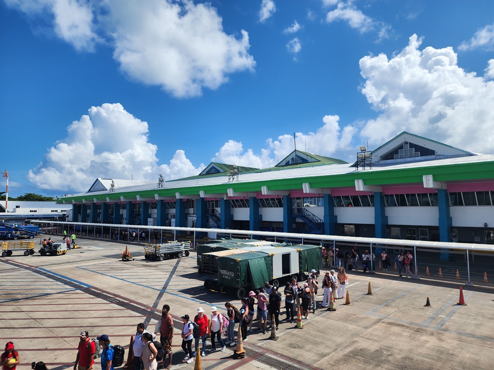 🏝️✈️ ¿Viajas a San Andrés o Providencia en 2026?
Ten en cuenta que la tarjeta de turismo costará $153.000 y debe comprarse antes de abordar el vuelo a San Andrés en el counter de la aerolínea.
📍 También es requisito para ingresar a Providencia.
🔗 Lee la nota completa en el link de la biografía.
#SanAndrésyProvidencia #TarjetaDeTurismo #ViajarInformado #TurismoResponsable #GuiaParadise
