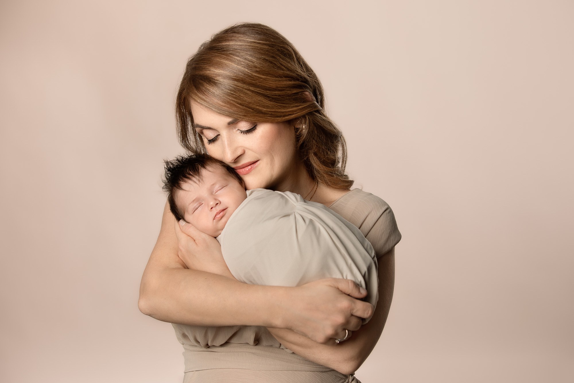 NEWBORN SESSION🤍
Saranno 9 mesi di attesa e di aspettativa, in cui immaginerai ogni giorno, come sarà il tuo bambino. Quella piccola creatura che ora stringi tra le braccia è un miracolo. Il suo profumo, il contatto con la sua pelle, la sua dolcezza, e l'emozione unica che sentirai, desidererai custodirla e ricordarla per sempre. I suoi primi giorni di vita passeranno però velocemente, e saranno così piccini solo per pochissimo tempo...
Per questo, desideriamo creare magnifici ritratti per te e la tua famiglia, e garantirti, una straordinaria esperienza, perché tu possa goderti, in un ambiente accogliente e rilassante, ogni singola, meravigliosa sensazione.
Contattaci per maggiori informazioni su info@melaniamaffucciphotographer.com
www.melaniamaffucciphotographer.com
.
Maternity dress @ak_atelier_bebe
.
•Fotografo neonati Modena
•Fotografo gravidanza Modena
#melaniamaffucciphotographer #fotografoneonati #fotografoneonatimodena #fotografogravidanza #fotografogravidanzamodena #serviziofotograficoneonati #serviziofotograficoneonato #serviziofotograficogravidanza #servizifotograficineonati #servizifotograficibambini #fotografoneonato #fotografianeonati #fotografianeonatibologna #fotografianeonatimodena #newbornphotography #newbornphotographer #newbornshooting #newbornphotos #fotografodifamiglia #fotografodifamigliamodena #fotografofamigliamodena #fotografofamiglia #fotografofamigliabologna #fotografobambini #fotografobambinimodena #fotografogravidanzabologna #fotografomodena #fotografobologna #studiofotograficomodena #fotografomaternitàmodena