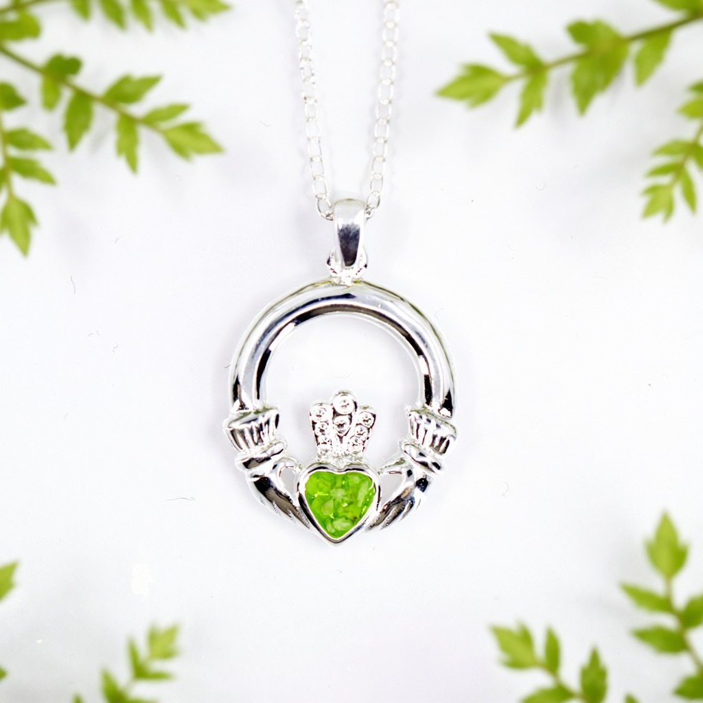 💚 New Memorial Pendant Design 💚
💚 The cremation ashes are held within the 5mm Heart Forever Stone®
💚 A choice of 24 Colours (with an option to include glitter flakes)
💚 Handmade within seven days of receiving the ashes
💚 Free memorial keepsake and certificate
💚 Complete with 18" Trace Chain and presentation box
Matching Ring Available
#memorialjewellery #memorialnecklace #samfirememorials #ashesjewellery #ashesnecklace #ashesringuk #memorialjewelleryshropshire #memorialjewelleryuk #memorialjewellerywestmidlands #claddagh #claddaghring #claddaghmemorial
