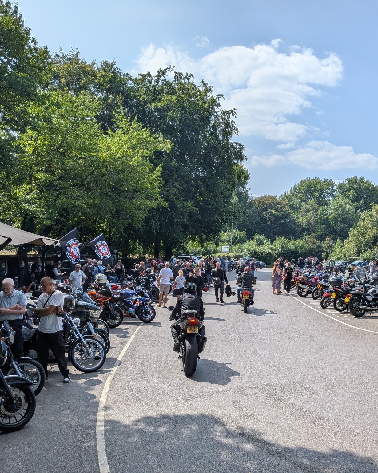 Dreaming of sunnier days and busy car parks ☀️🏍️
Exciting things coming at Rykas this year...stay tuned!
#rykas #rykascafe #rykasboxhill #dorking #boxhill