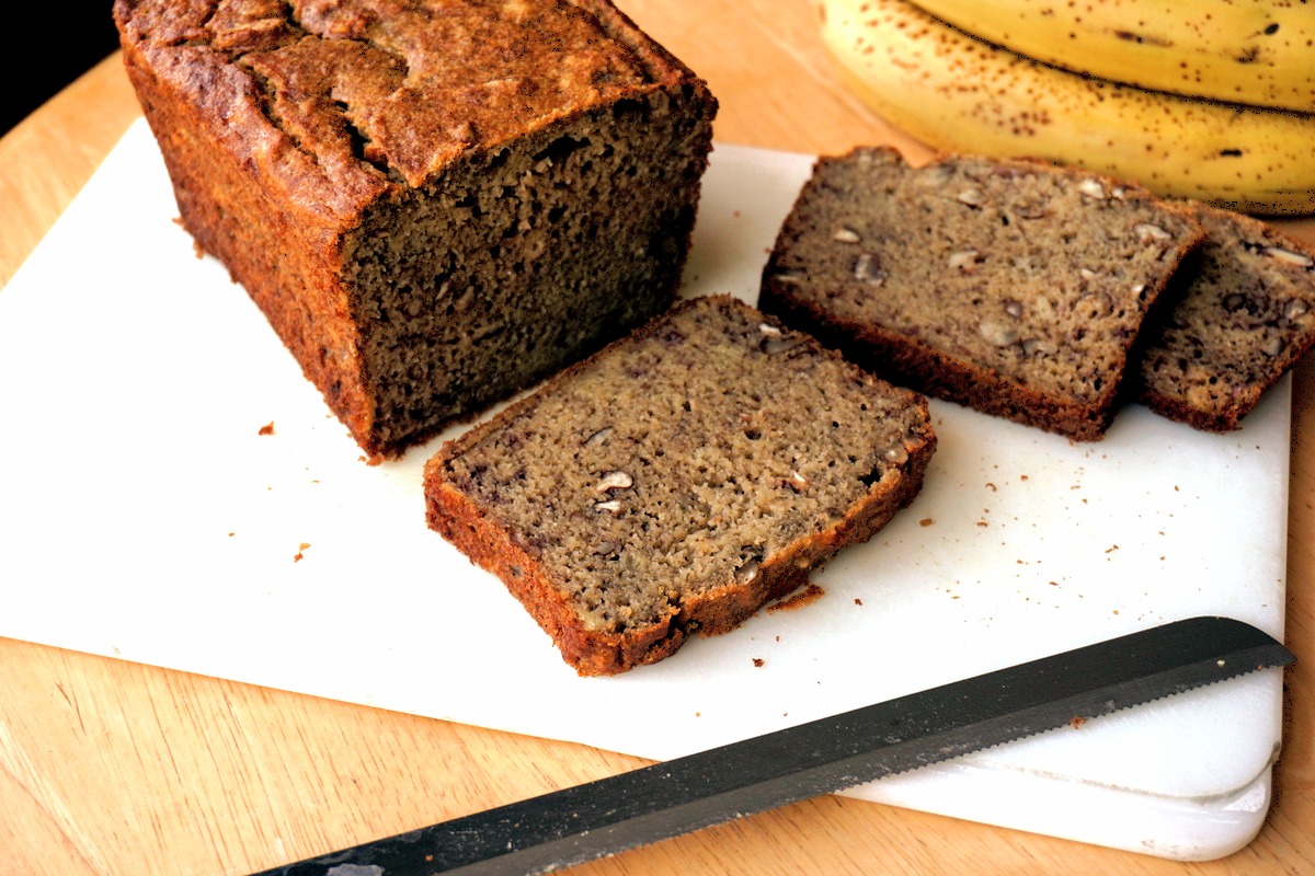 🍌🍌🍌GRAIN-FREE SUGAR-FREE BANANA NUT BREAD: Here's a grain-free version of banana nut bread. This healthy recipe has NO added sugars and is sweetened with only bananas!
🥚🧈🍌INGREDIENTS:
• 8 Tb (1 stick) butter, plus more for greasing the baking dish
• 1/2 cup tapioca starch
• 1/2 cup coconut flour
• 3/4 cup arrowroot flour
• 1 tsp baking soda
• 1/2 tsp cinnamon
• 1/2 tsp salt
• 4 large (or 5 small) very ripe bananas, to make ~2 cups of mashed bananas
• 3 large eggs
• 1/2 cup milk kefir (or substitute buttermilk)
• 1 tsp vanilla extract
• 3/4 cup chopped pecans
GET THE FULL RECIPE HERE 👇👇👇: https://www.nourishedandnurturedlife.com/post/grain-free-banana-nut-bread-no-sugar-or-added-sweeteners