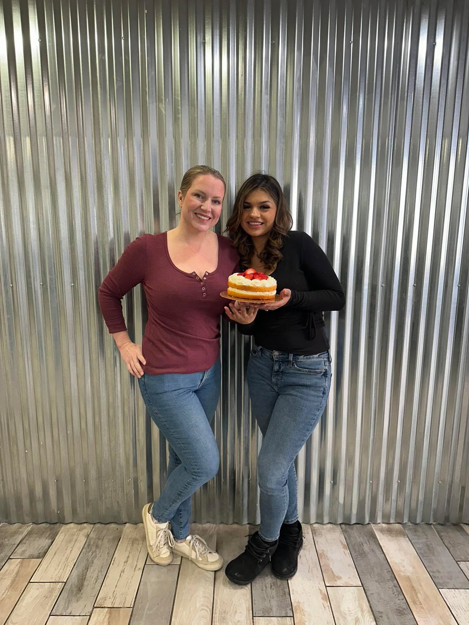 Help us wish our front desk receptionist Issbella and our barber Niki Diaz a happy Birthday. Wishing you ladies the best !