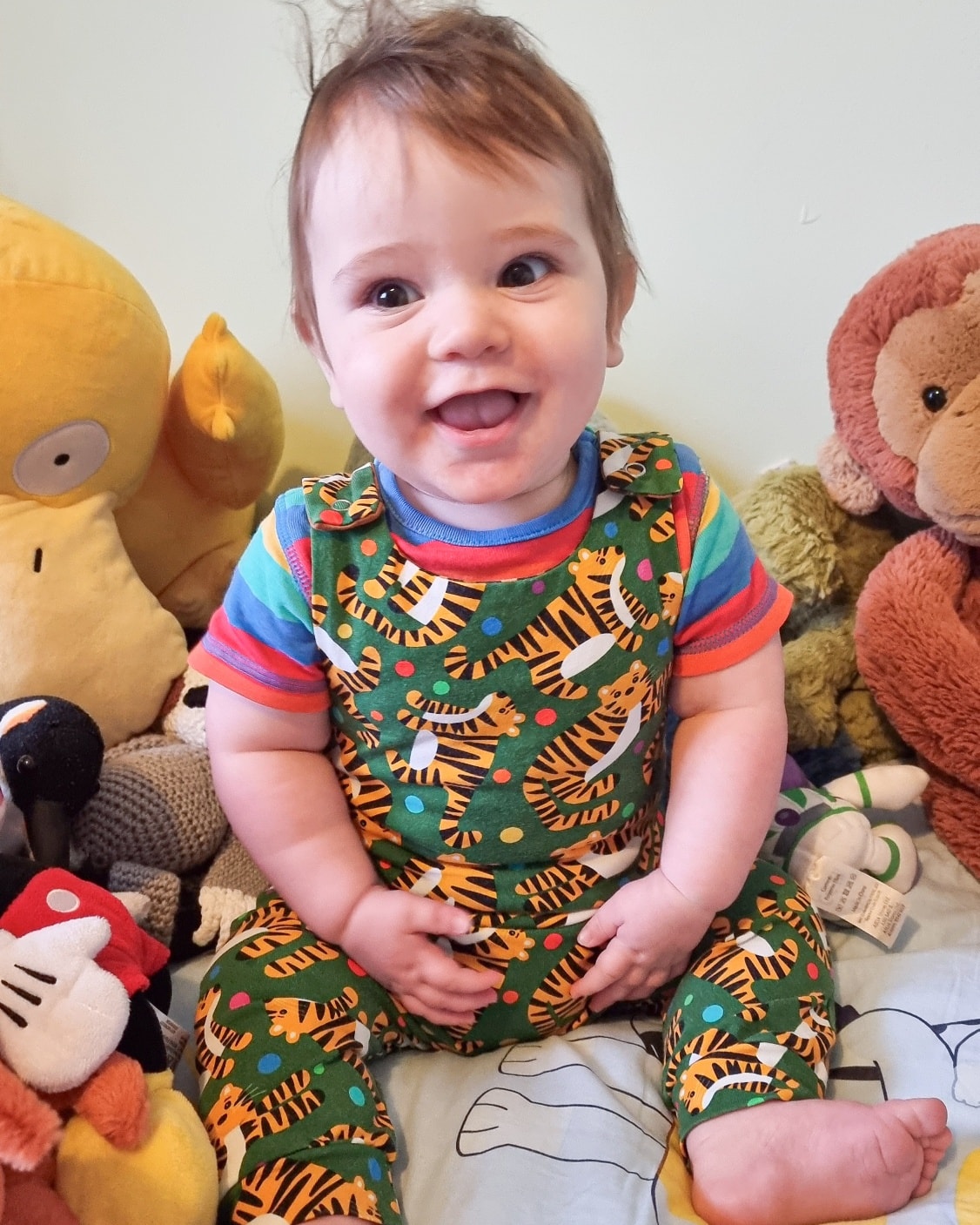 Patrick is 9 months old today!! He has now outgrown almost all of his 3-6 month clothes, he's a little bean!
These dinky dungarees in 3-6 months are still going strong, however. The 'harem' style crotch makes them very long lasting, as they start off baggy at the bum and become more fitted as the child grows. I'm glad we're going to get a bit longer out of them, as Tiger Tiger is such a gorgeous print!
#madeinedinburgh #scottishmakers #handmadedungarees #wahmmade #nomoreboringclothes