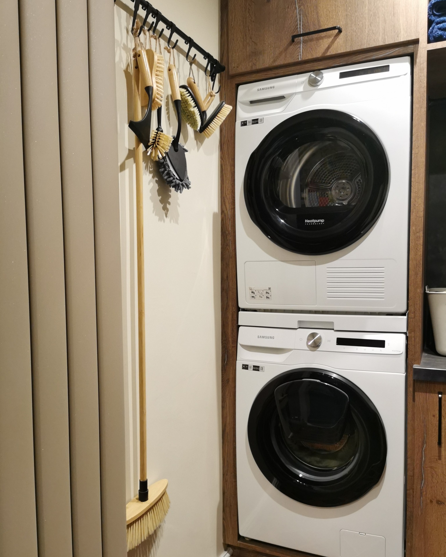 Discover the art of organization in our utility room display here at #goodwinskbb where stacked appliances meet perfect harmony. Every Essential need has its rightful place, nestled in this gorgeous styling that treasures the hardworking laundry day. Elevate your space, simplify your routine, and adore every detail.
www.goodwinskbb.co.uk