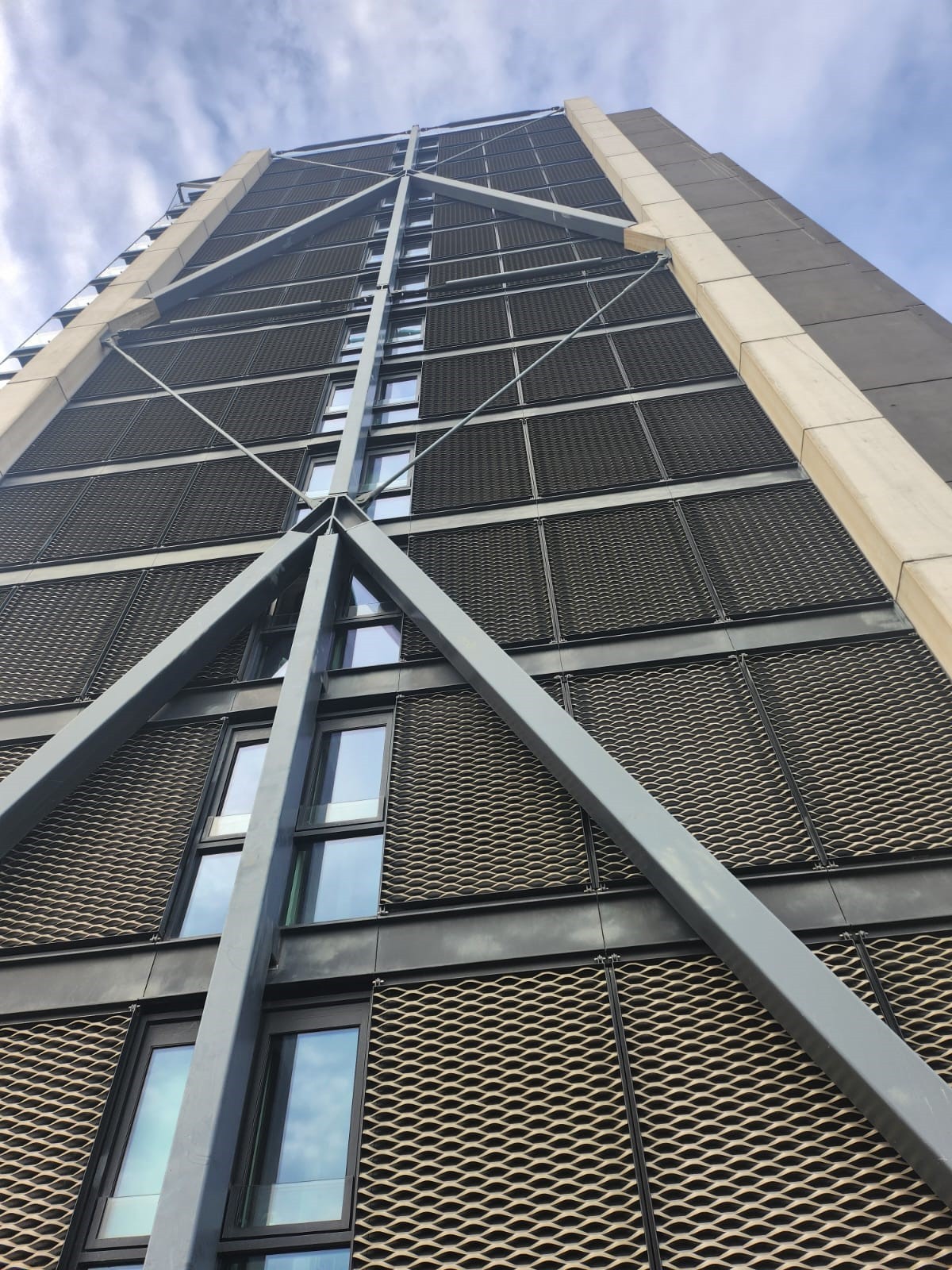 New Appointment | Merano Residences, London
Weāre excited to share that London Block Management Ltd was appointed to manage Merano Residences at the beginning of this year.
A truly iconic riverside development, Merano Residence is renowned for its bold contemporary design and architecture and prime position on the Thames.
Designed by RSHP (Rogers Stirk Harbour + Partners) and delivered by Berkeley Homes, a building that makes quite the statement on Londonās skyline.
Weāre proud to become the custodians of such a prestigious development ā with lots to do, weāre ready to get to work!
Read more on our website - link in bio
#londonproperty
#LondonBlockManagement #BlockManagement #LondonLiving #PropertyManagement #NewAppointment#RiverViews