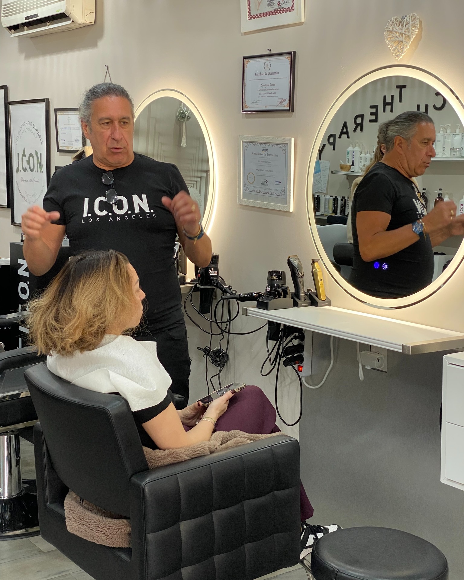 Retour en images sur notre formation Introduction HEAD SPA I.C.O.N. dans le Sud-Est, aux côtés de Didier Mattellini.
Une journée dédiée au bien-être, au soin du cuir chevelu et à l’art du modelage pour proposer un service premium et ultra sensoriel en salon.
📅 Prochaine date : 9 février
📍 Paris
#factoryeducation #formation #headspa #iconfrance #soinsprofonds #formationparis