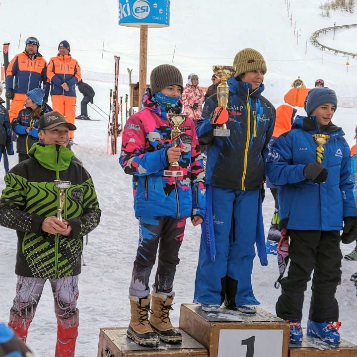 Plein de podiums (2 premières places) pour nos U14 en Coupe de Bronze le weekend dernier à Vars. Bravo à tous!!!
.
.
.
.
.
.
#skiclubmontgenevre #volaracingsports #rossignolracing #atomicski #montgenevre_domaine_skiable #montgenevreofficiel #pavesi_sports #anovahotelspa #lechaletblanc_montgenevre #esfmontgenevre #ferrierboisconstruction #maurisbois #autocars_resalp #atomicski #rossignolracing #volaracing_sports
#villageclubdusoleilmontgenevre #cafelegraal #maregionsud #départementhautesalpes