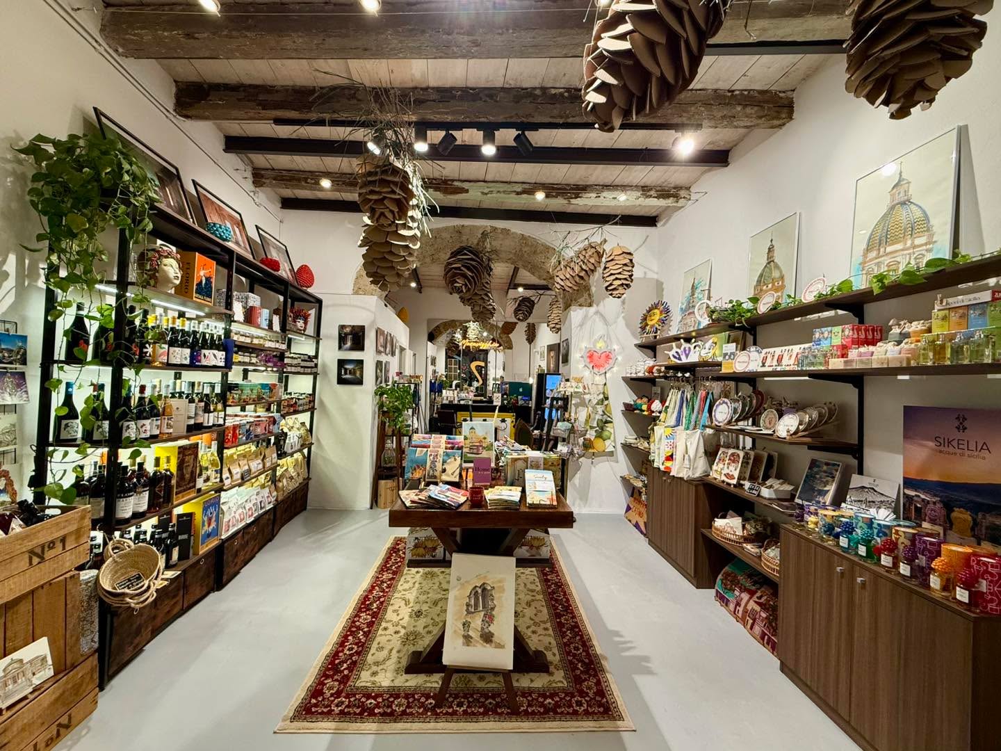 Abbiamo cambiato look… ma la nostra anima è sempre la stessa! ✨
Il Maravigghia Hub riapre le porte dopo alcuni lavori di restyling ed è pronto a ripartire con un anno super ricco di novità, servizi ed esperienze da vivere insieme.
Sul nostro sito trovate tutte le info sui nostri servizi:
🛍️ e-store e shop di prodotti artigianali e gastronomici
🌿 experience ed escursioni
🧳 deposito bagagli
📍 accoglienza turistica
Venite a scoprire il nuovo spazio e fateci sapere cosa ne pensate dei cambiamenti 💬
📌 Vi aspettiamo in Via Giovanni Meli 53, Palermo
🕒 Dal martedì al sabato: 10:00–13:00 | 14:30–19:30
🚪 Domenica e lunedì chiusi
Passate a trovarci, siamo pronti a ricominciare insieme! 💛
#maravigghiapalemo #maravigghia