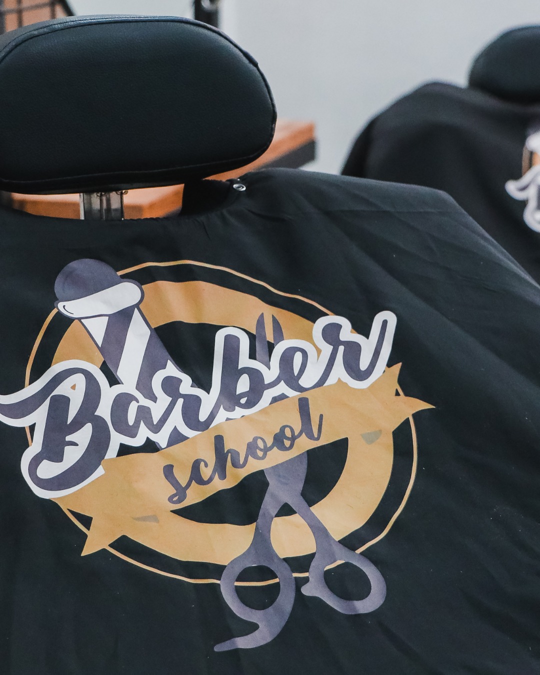 💈 Tak co, uděláš si konečně letos náš kurz? ✂️🔥
Pojď do toho a začni konečně dělat to, co tě v životě fakt baví! Čekáme na tebe. Veškeré naše kurzy a volné termíny najdeš na webu. 🙌👊
👉 Odkaz v biu!
#barberschoolcz #barberschoolpraha #barberschoolbrno #barberkurz #barberskills #barberlife #barbering #2026