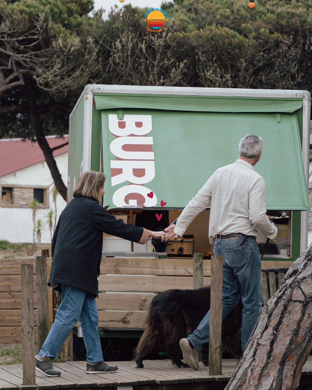 🇵🇹 Esquece os corações de papel.
Na Aldeia, o amor é solarengo, descontraído e com sabor a mar.
Celebra com quem quiseres, onde te faz bem.
🇬🇧 Forget the paper hearts.
At Aldeia, love is sunny, chill and sea-flavoured.
Celebrate with whoever you want, wherever feels right.
#Aldeiadapraia #ValentinesDay #LoveAldeia