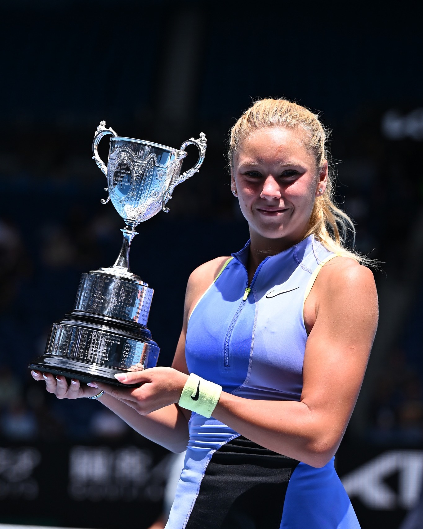 🏆🎾Félicitations à la double vainqueur du TIM ESSONNE 2022 / 2023 🇫🇷 Ksenia EFREMOVA qui a remporté l'Open d'Australie Juniors 6/3-7/5 contre Ekaterina Tupitsyna
📅Rendez vous dans quelques jours sur les courts du Comité Essonne pour découvrir les futures pépites du tennis !
➡️TIM 2026 du 21 février au 08 Mars
Crédit Photo FFT