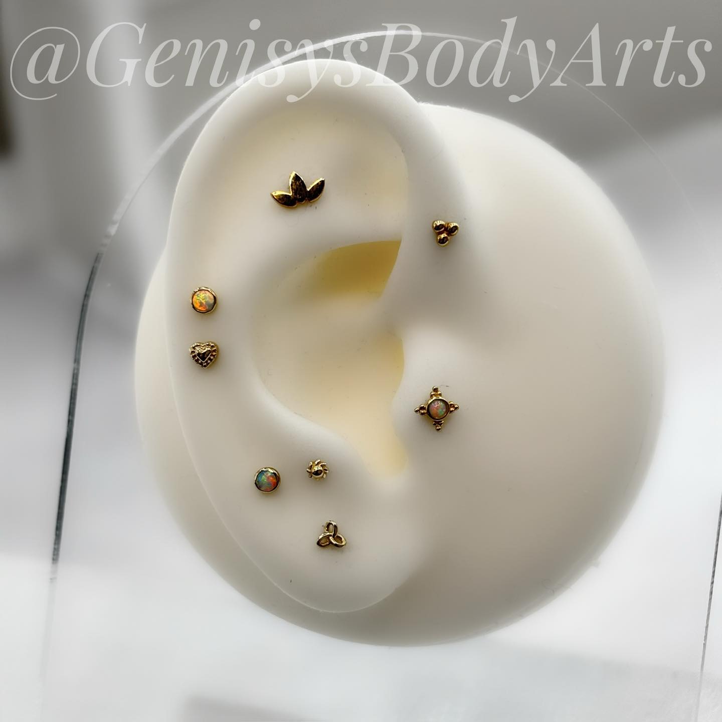 Less, but better ✨
Clean designs, intentional placements, and jewelry that speaks for itself. Sometimes you don’t need bold to make a statement—just the right piece, in the right spot.
If you’re feeling a reset or want something effortlessly polished, we’ve got you covered.
#UnderstatedStyle #ModernPiercing #MinimalJewelry #PiercingAesthetic #BodyJewelry #GenisysBodyArts