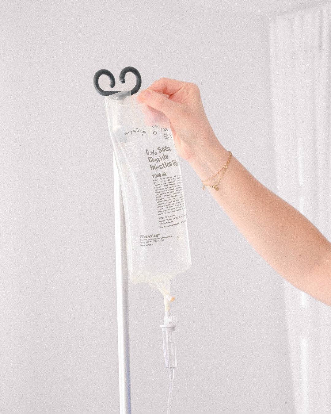 Feeling Tired, Foggy, or Dehydrated?🥱💤
IV therapy is a fast, effective way to get hydration, nutrients, and electrolytes straight into your system. Perfect for post-travel, winter fatigue, or whenever your body needs a little boost.
