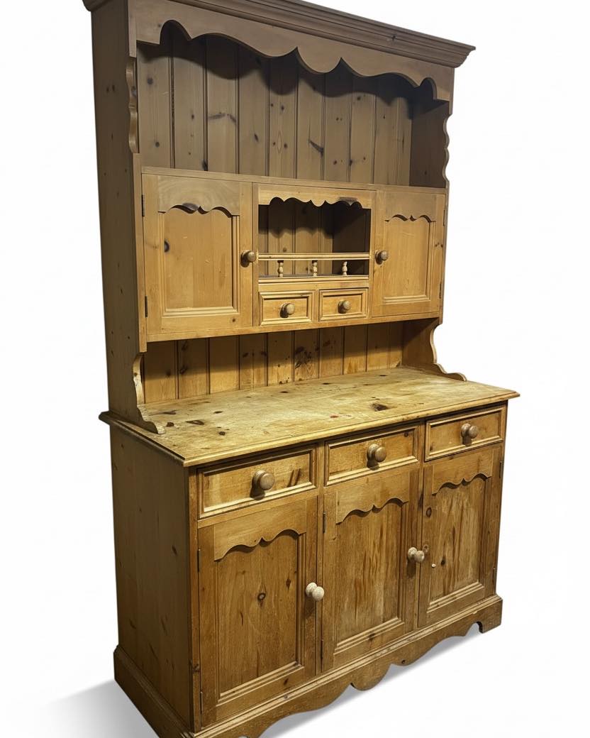 Just in country pine dresser ready for upcycling. Heading to the website soon or message if interested choose your colour from the 70+ colours at Sophie James paint range. Some ideas shown here …..