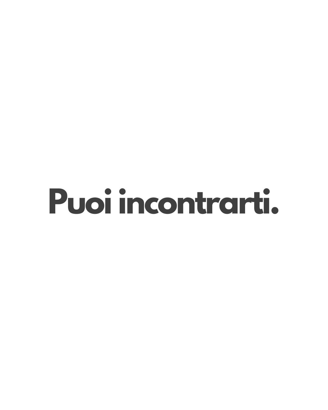 In questa pratica l’incontro accade mentre la mano si muove e il segno prende spazio, seguendo il tuo passo naturale. Ti incontri nel tempo che ti concedi, nel modo in cui ti avvicini a ciò che nasce sulla carta, nel modo in cui resti quando qualcosa chiede attenzione.
Quella parte piccola di te trova uno spazio caldo dove stare. Si sente riconosciuta, libera di mostrarsi, accompagnata da un gesto che accoglie e sostiene. Mentre resti lì, qualcosa si ricompone con semplicità, come quando il respiro diventa più ampio e il corpo si rilassa senza sforzo.
Quello che incontri qui cammina con te anche fuori dalla pratica. Vive nel modo in cui ascolti, nel modo in cui rispondi, nel modo in cui ti muovi nelle relazioni, nel lavoro, nell’amore, nella trama quotidiana della tua vita. È una presenza più viva, più attenta, che continua a farti compagnia.
Se leggendo senti una quiete morbida, come quando ti riconosci con gentilezza, è già quell’incontro che si sta aprendo.
Nel link in bio trovi i miei appuntamenti e le registrazioni. Questo spazio continua ad abitarti.
#zenpainting #mindfulness #ricercainteriore #pitturazen #meditazione