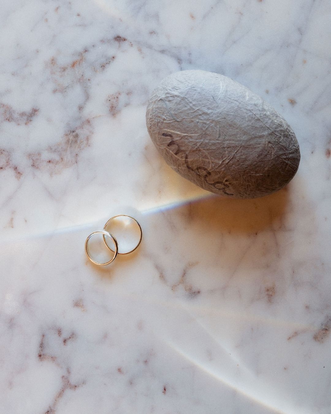 Les amoureux d’automne et la belle lumière de cette saison que j’adore 💛
—
Céline Brochado · photographe mariage à Toulouse
#**lassallestcreac #lieudemariage #mariageautomne**
—
Lieu : @**lassallestcreac**
Robe : cousue par la mariée (Oui oui !)