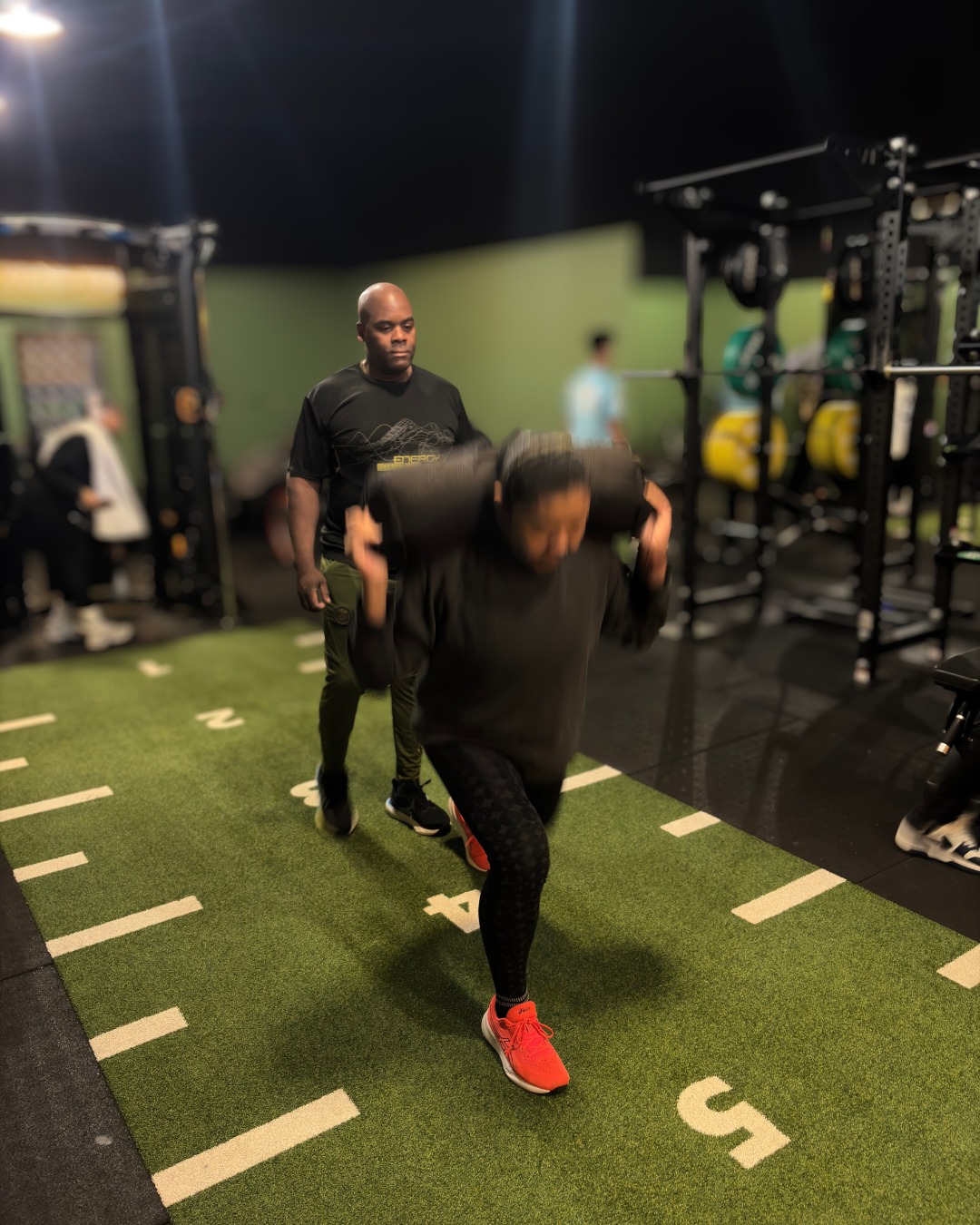 💘 Neem je partner, vriend(in) of sportmaatje gratis een dag mee naar Life and Kicking tijdens de hele maand februari!
Train samen en ontdek hoe leuk samen sporten kan zijn.
Wordt je sportdate daarna lid voor 1 of 2 jaar?
🎁 Dan krijgen jullie allebei 1 maand gratis!
Vier Valentijn dit jaar met zweet, smiles en spierpijn! Are you in?
Meld je samen aan bij de frontdesk.
#lifeandkicking #valentijnsactie #traintogether #gymdate #SamenSterk #bringafriend #1maandgratis #valentijnsdag #ijburg #lifeandkickingcommunity
*Actie is geldig t/m 28 februari 2026 bij het afsluiten van een 1- of 2-jarig abonnement.