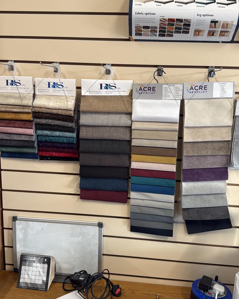 Bed colours available 🎨
London
Sienna
Milan
All fabrics and colours available
Singles
3/4
Double
King
Queen
Available in ottomon slat and solid base