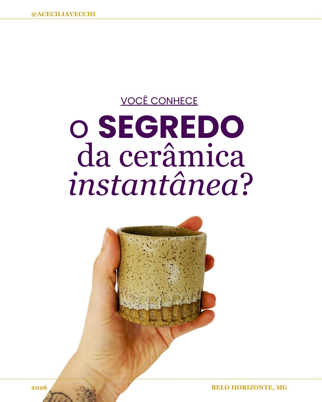 Todo mundo quer aprender mais rápido.
Produzir mais rápido.
Chegar lá mais rápido.
Mas a cerâmica não funciona no ritmo da urgência.
Ela pede repetição.
Pede convivência com o material.
Pede tempo vivido — no corpo, na mão, no erro.
Quando a gente tenta acelerar um processo que não é instantâneo,
o resultado quase nunca é evolução.
É frustração.
Talvez o problema não seja a cerâmica.
Talvez seja a pressa.
🌿
Aqui, criar não é correr.
É sustentar um processo no tempo.
Se você quer aprender a fazer cerâmica com constância e leveza, se inscreve nas aulas contínuas presenciais! As matriculas já estão abertas e as vagas são limitadas! É só clicar no link da bio!