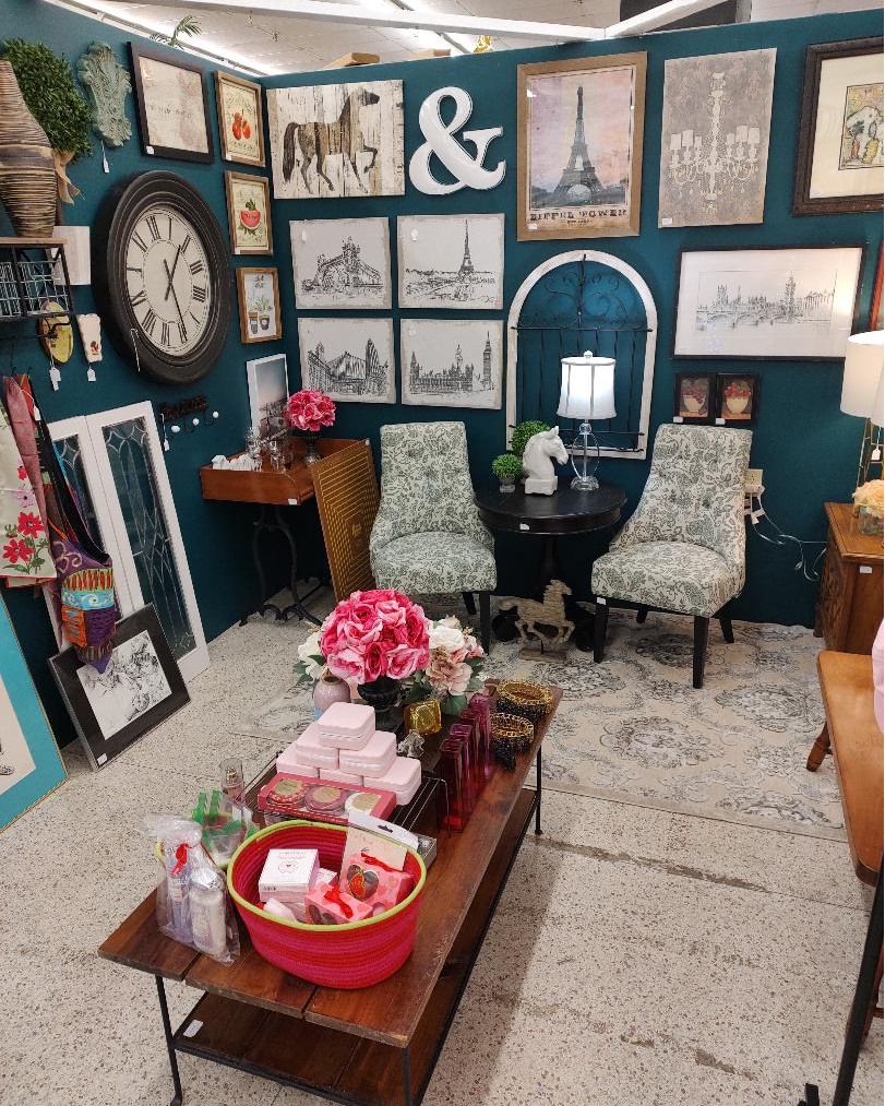 Overheard at A&U yesterday...
"There sure is A LOT to see here!" 😊
Open THURSDAY through SUNDAY 10am-6pm
30200 Euclid Ave (Rt. 20), Wickliffe, OH 44092