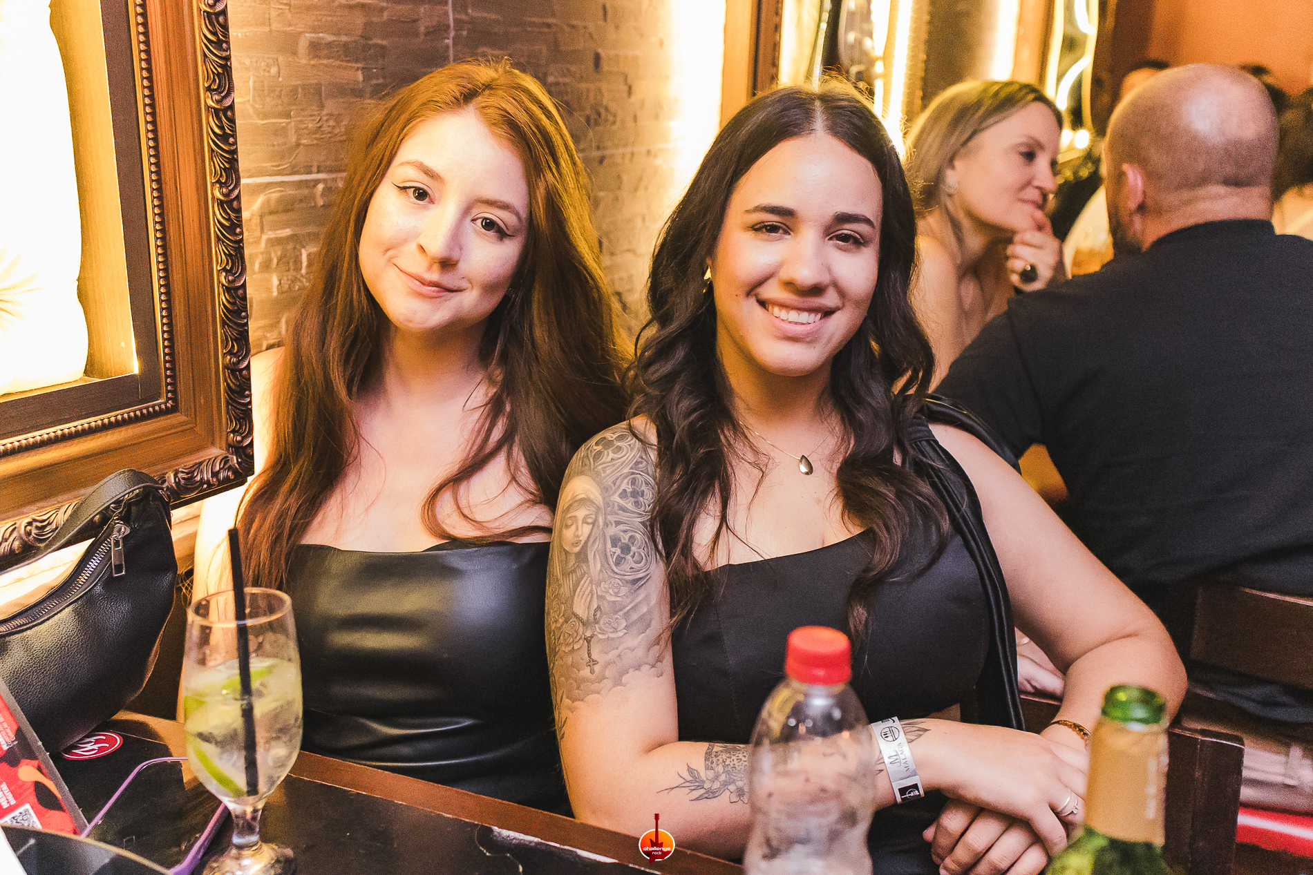 Que final de semana irado!🤘
E pra você que não conseguiu vir, já estamos com agenda liberada no feed pra você conferir o que vai rolar por aqui nesta semana. Corre fazer sua reserva!🔥
.
.
.
.
📸 @fotografia.rk
.
#rocknroll #rock #bandas #balneariopicarrassc #penhassc #navegantessc #challengerockcafe