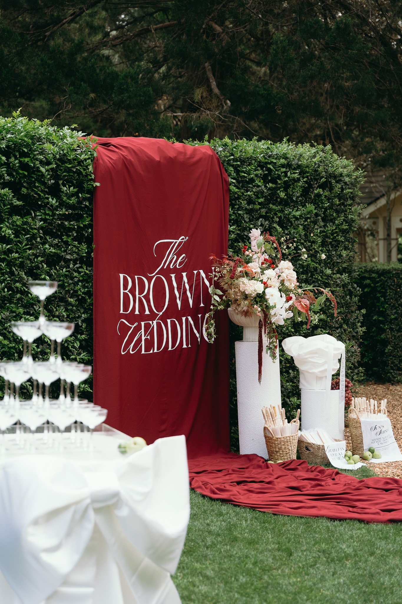 Its often the inbetween moments that set the tone for the entire day
An entry moment designed to welcome guests, slow them down, and signal the feeling of what's to come. Layered with florals, textures, and thoughtful details.
These elements aren't just decorative. They shape the experience, the atmosphere, and the way a wedding day is felt from the very first step inside
#gabbinbar #gabbinbarwedding #queenslandwedding #toowoombawedding #brisbanewedding #florist #floraldesign #weddingflorist