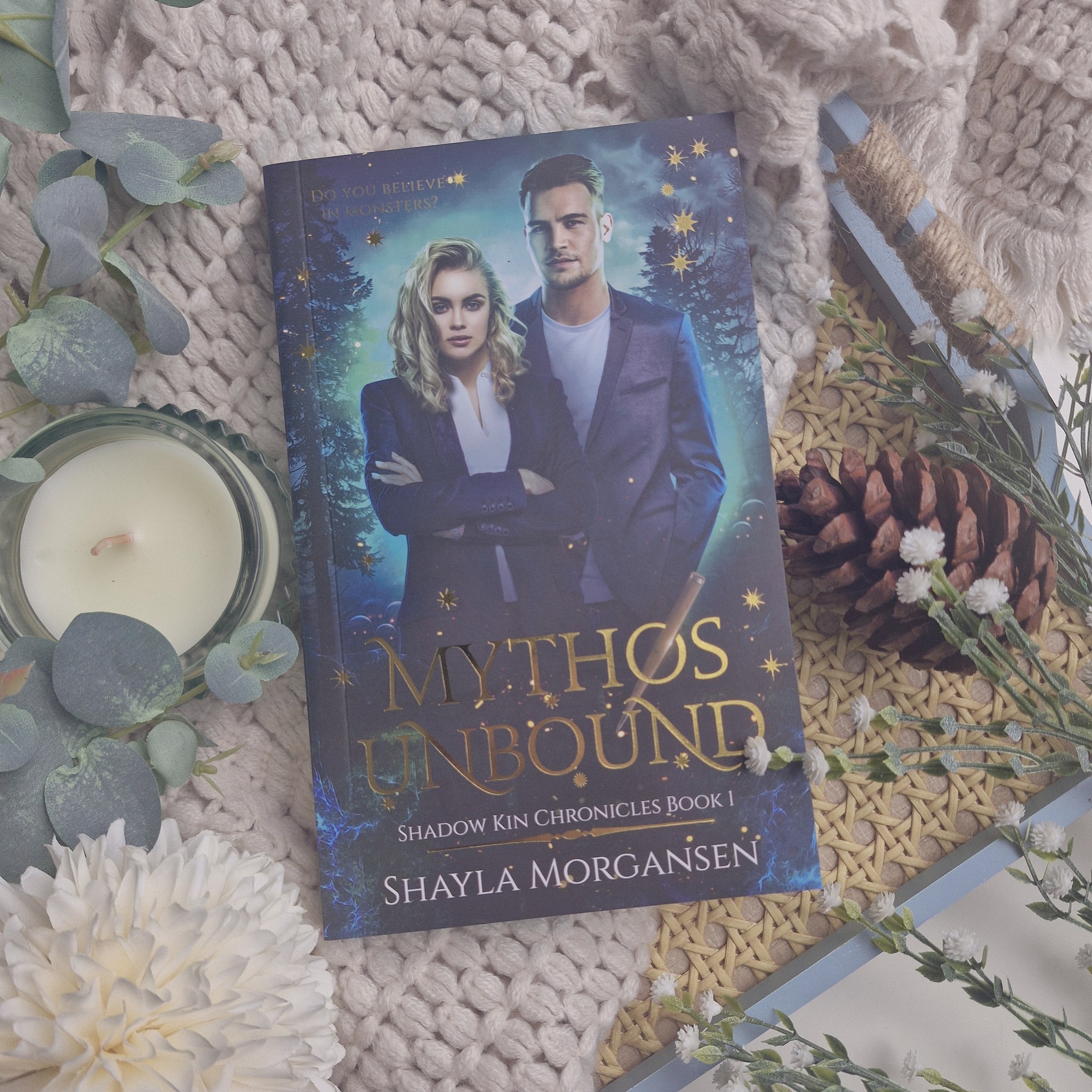 I met the Shayla at the ERA26 book event and just had to get the SE of her book Mythos Unbound. It is so beautiful and the plot sounds super interesting! I can't wait to start this one 🥰
#readingwritingdaydreaming #bookstagram #bookish #bookworm #bookdragon #instabook #igreads #instabook #booksbooksbooks #booksofinstagram #readersofinstagram #read #reading #beautifulbooks #prettybooks #fantasyromance #fantasybooks